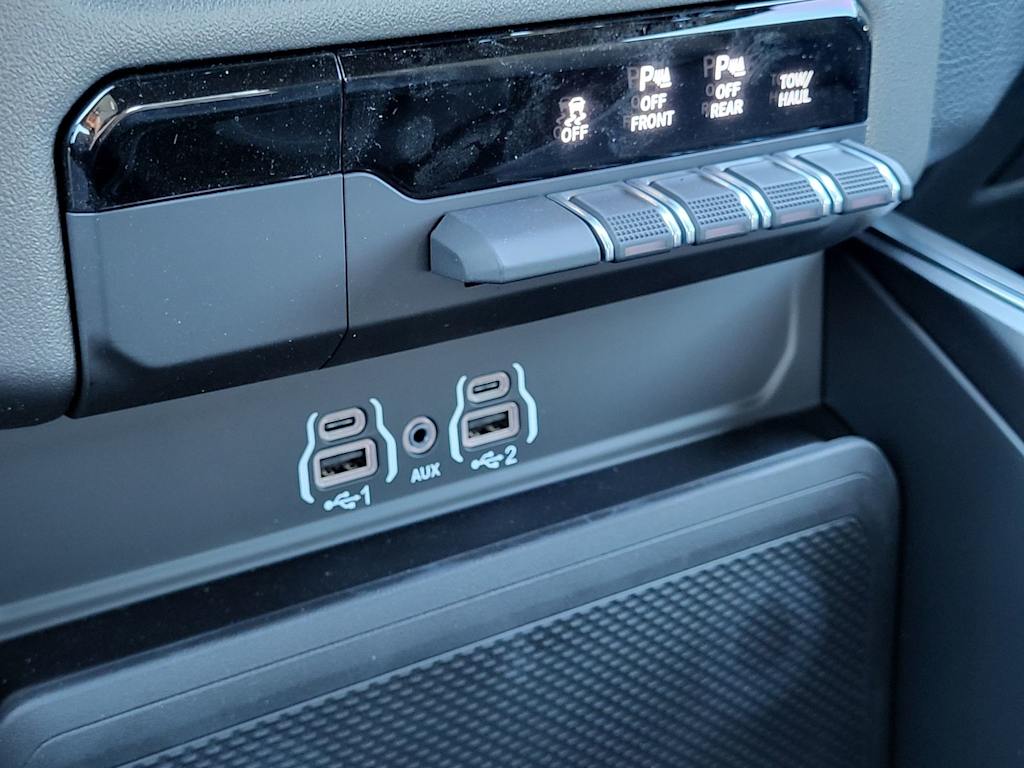 Thumbnail: 2026 RAM 1500 - 5