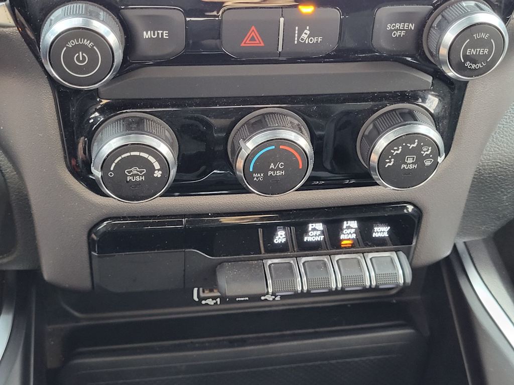 Thumbnail: 2026 RAM 1500 - 28