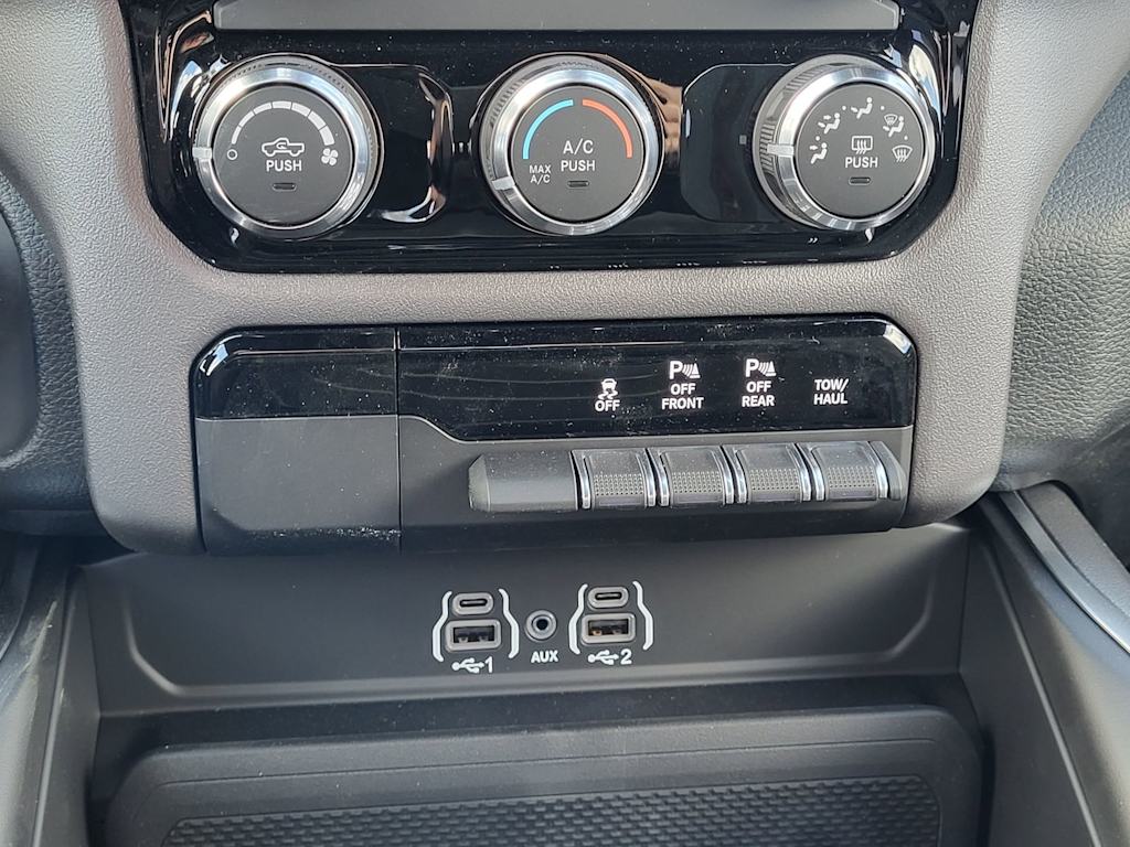 Thumbnail: 2026 RAM 1500 - 19