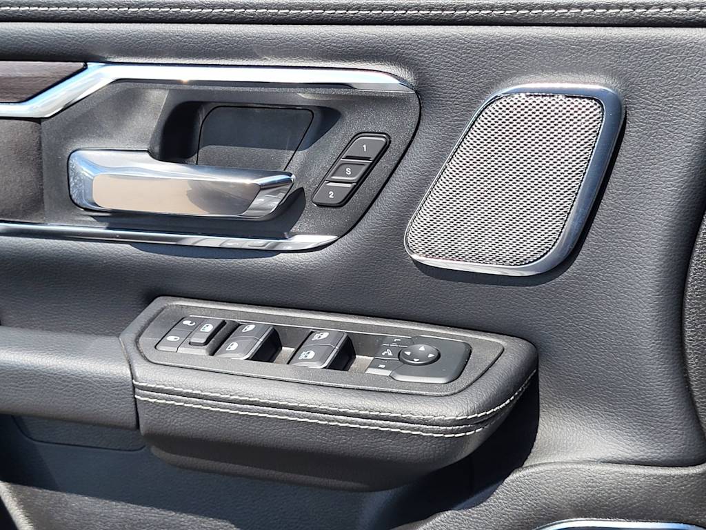 Thumbnail: 2026 RAM 1500 - 17