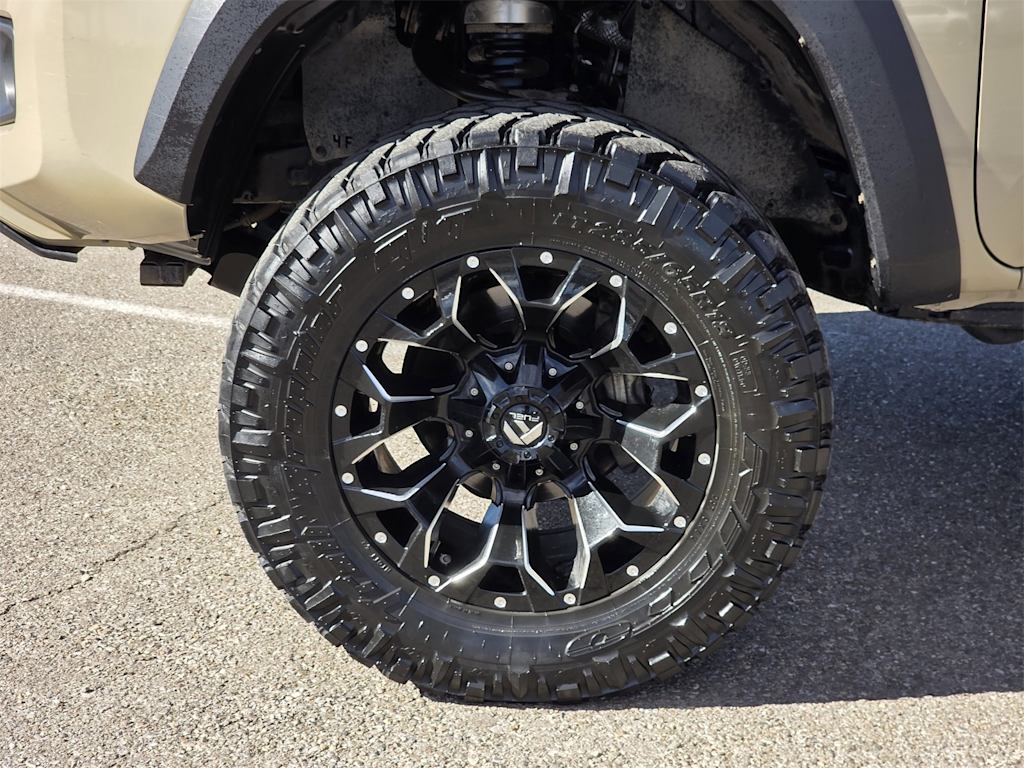 Thumbnail: 2018 Toyota Tacoma - 17