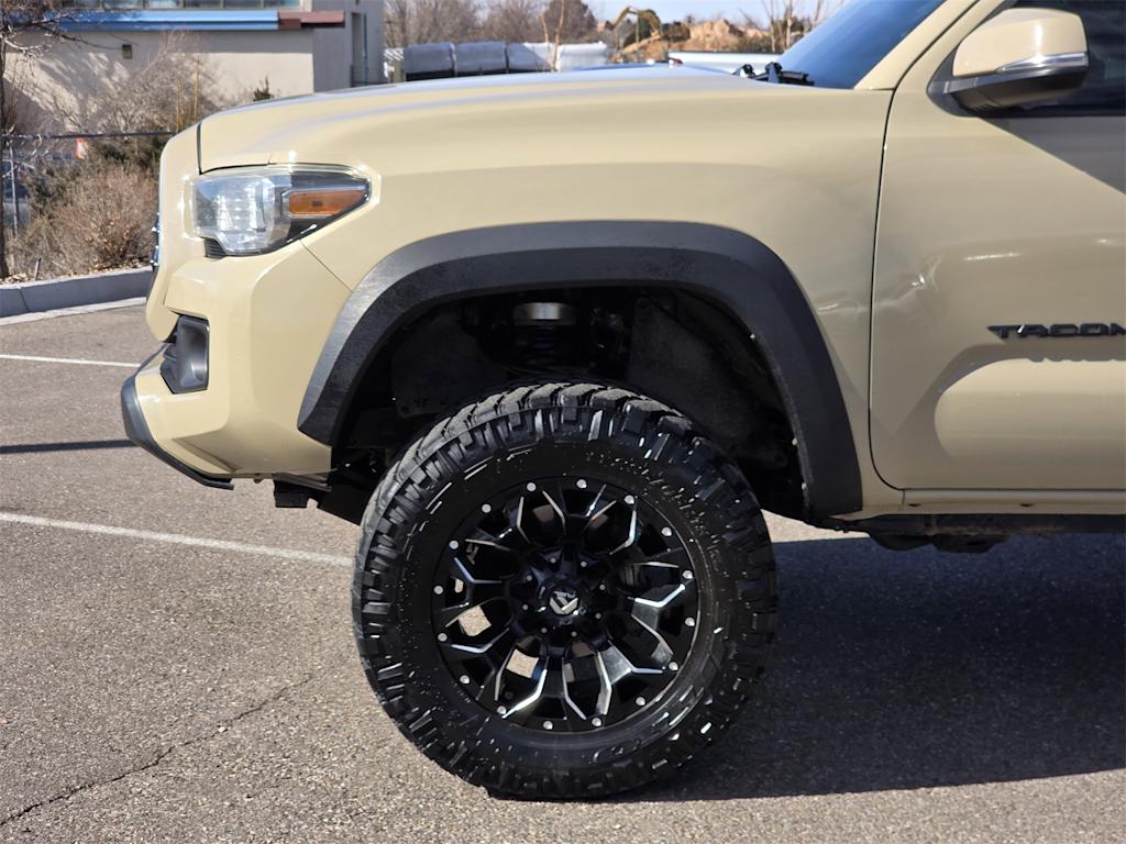 Thumbnail: 2018 Toyota Tacoma - 8