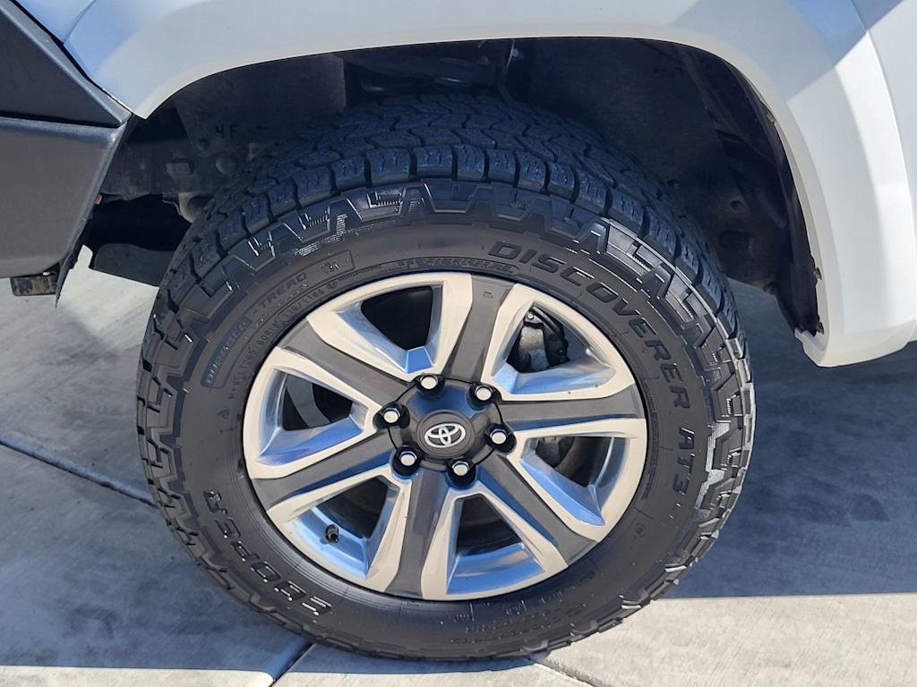 Thumbnail: 2018 Toyota Tacoma - 6