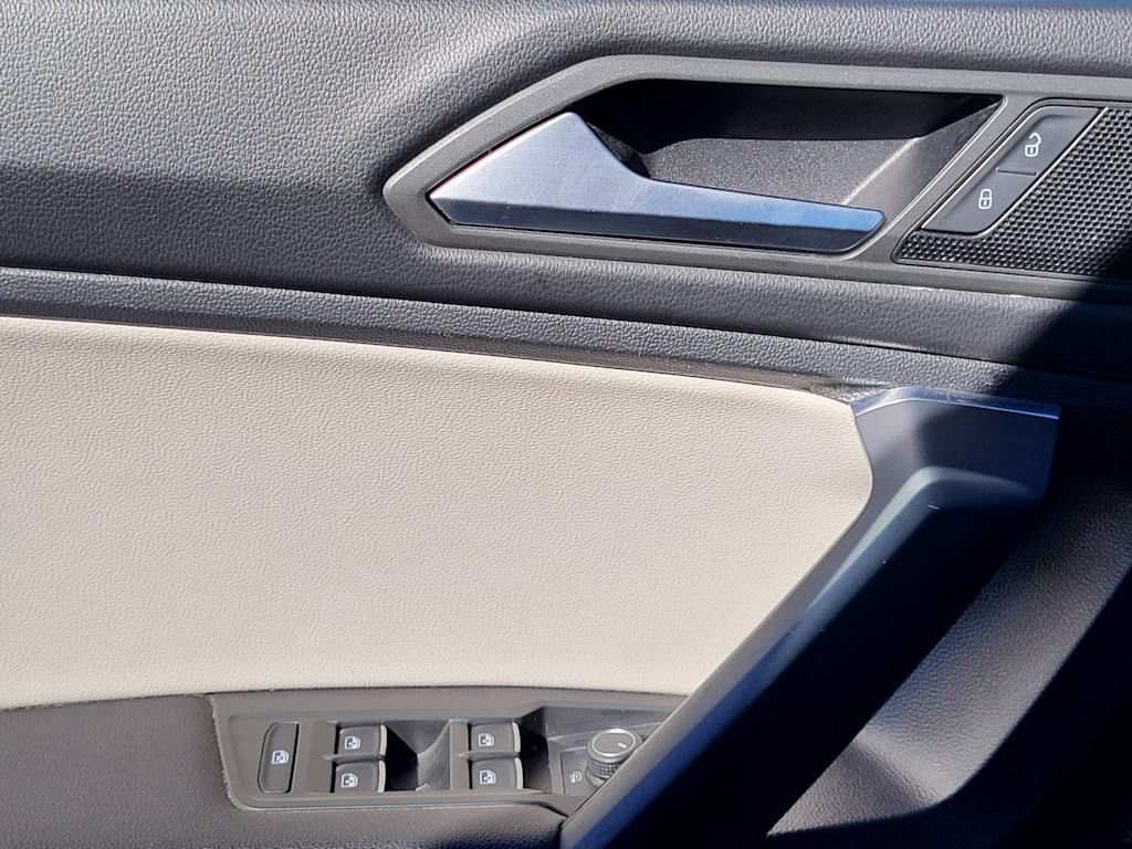 Thumbnail: 2020 Volkswagen Tiguan - 25