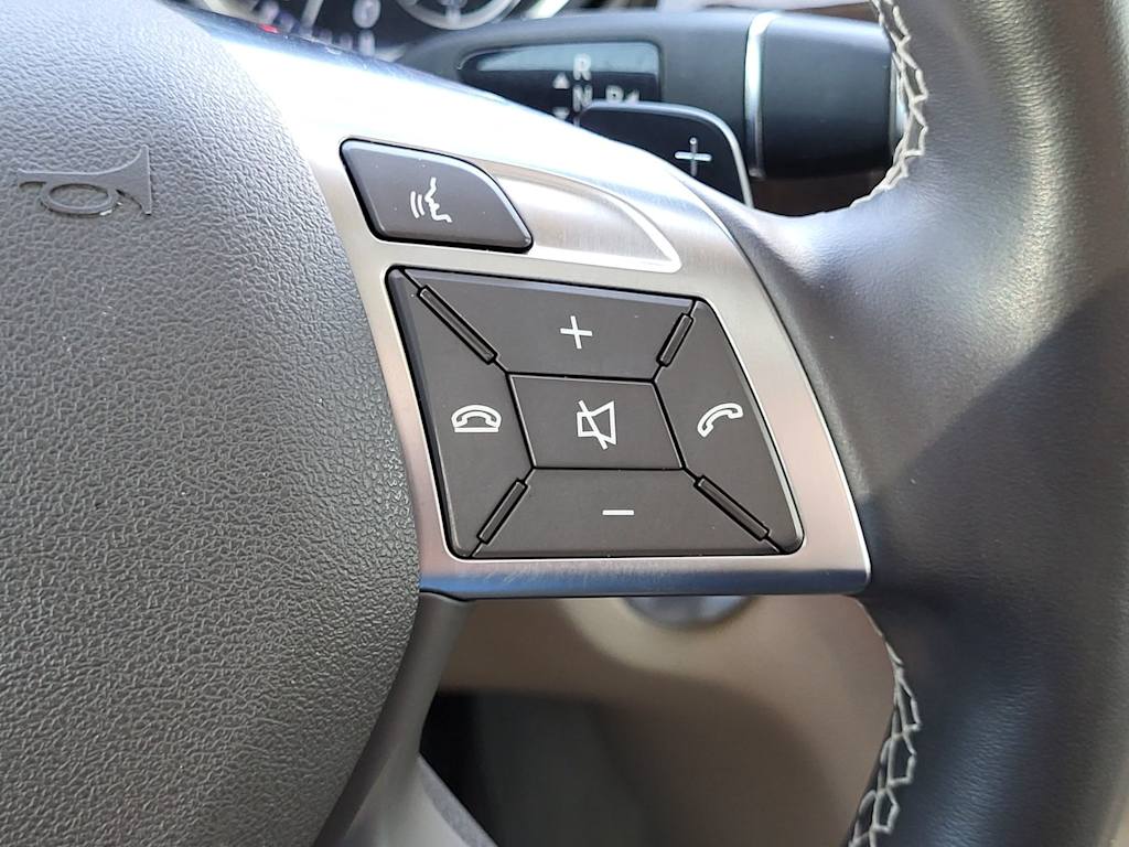 Thumbnail: 2015 Mercedes-Benz GL-Class - 21