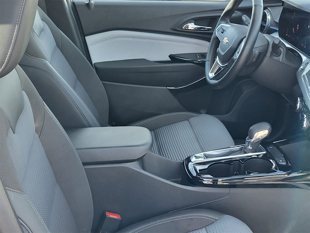 Thumbnail: 2025 Chevrolet Trax - 12