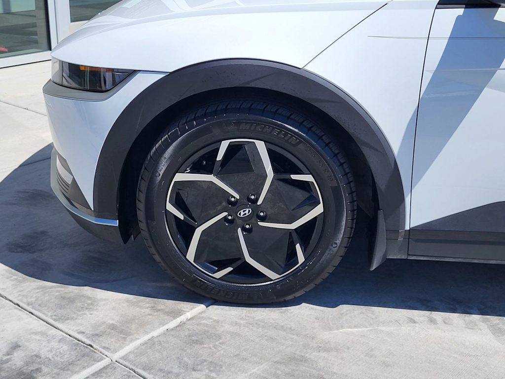 Thumbnail: 2023 Hyundai Ioniq 5 - 18