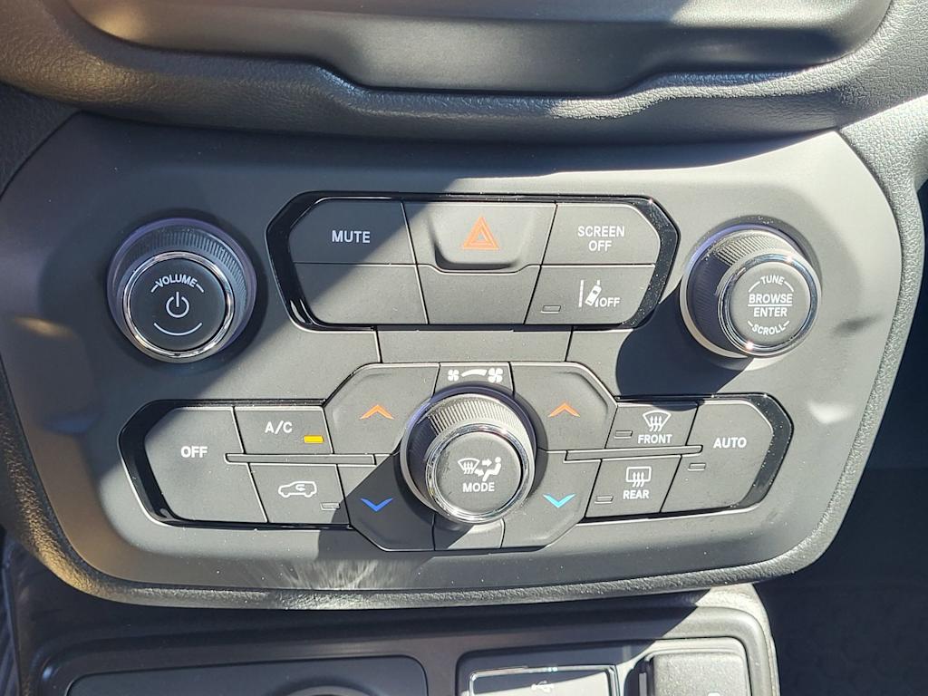 Thumbnail: 2023 Jeep Renegade - 29