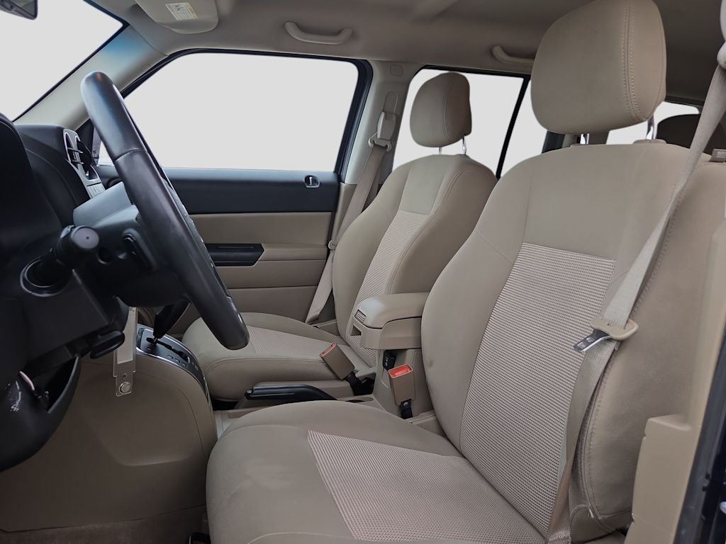 Thumbnail: 2016 Jeep Patriot - 10