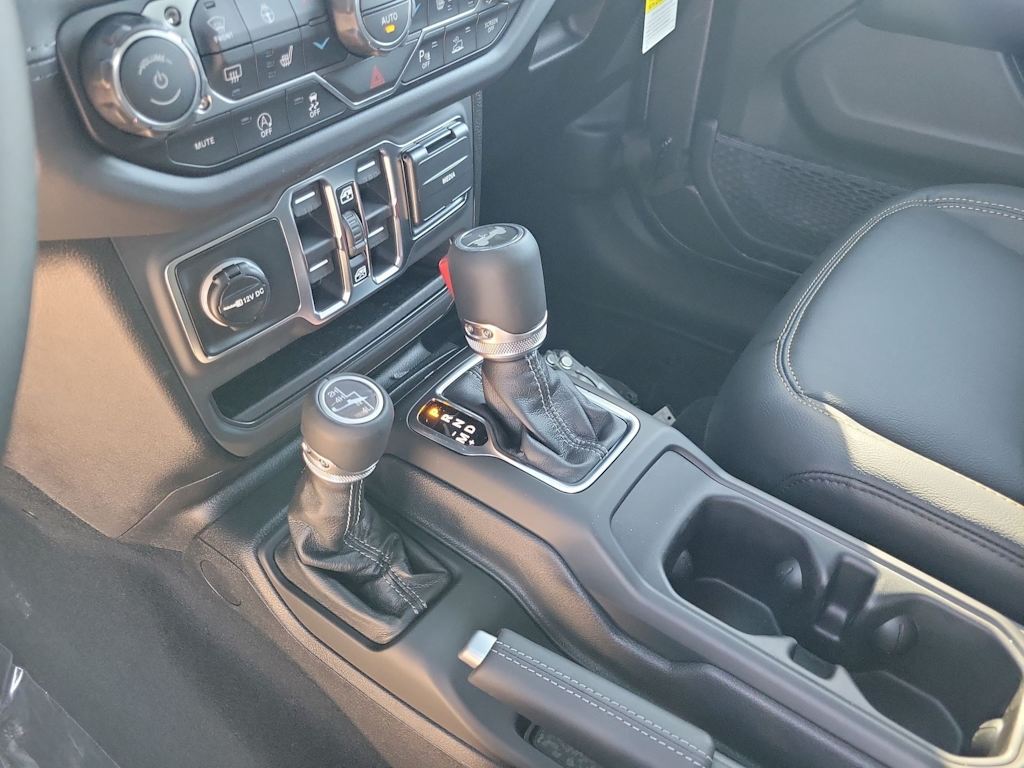 Thumbnail: 2026 Jeep Wrangler - 16