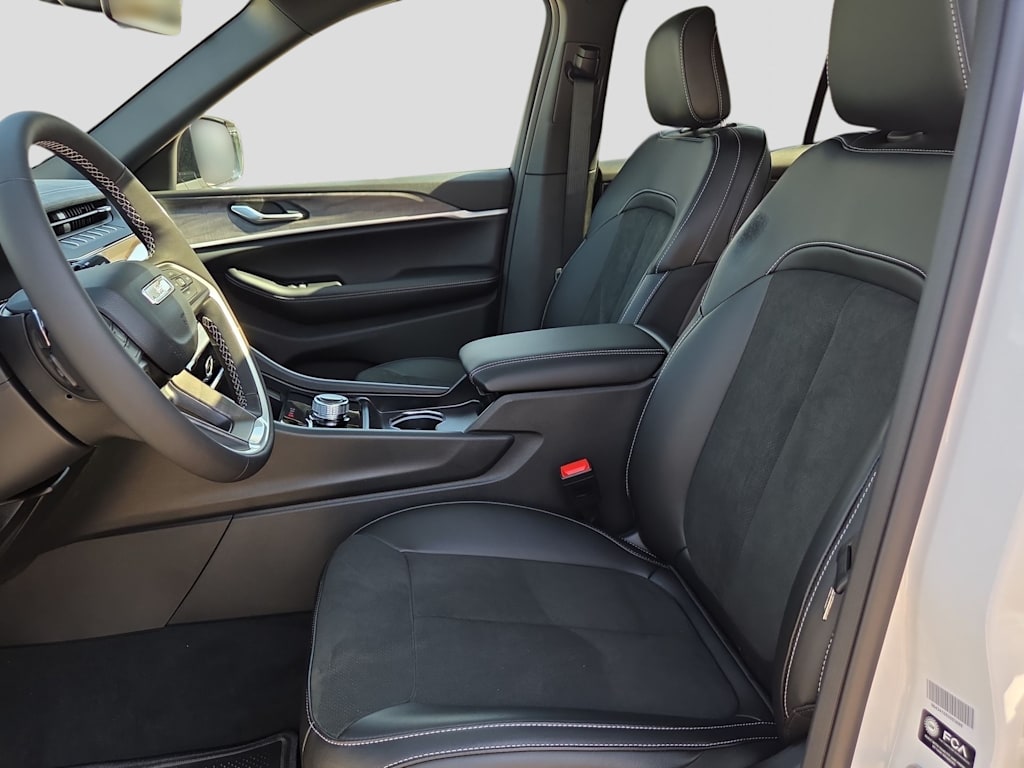 Thumbnail: 2026 Jeep Grand Cherokee - 11