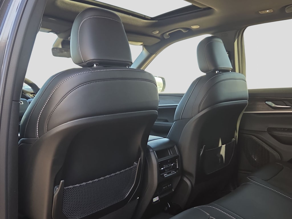 Thumbnail: 2026 Jeep Grand Cherokee - 12