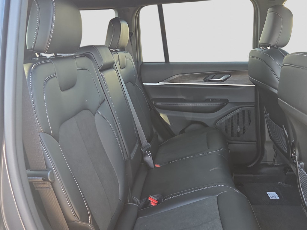 Thumbnail: 2026 Jeep Grand Cherokee - 23