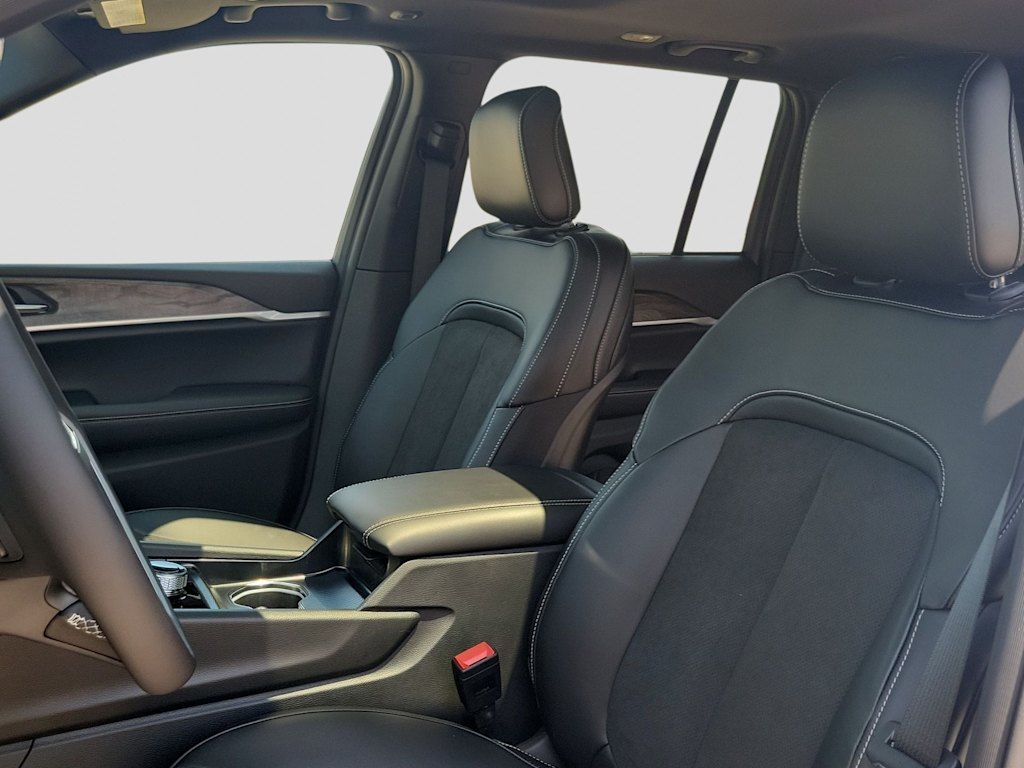 Thumbnail: 2026 Jeep Grand Cherokee - 10