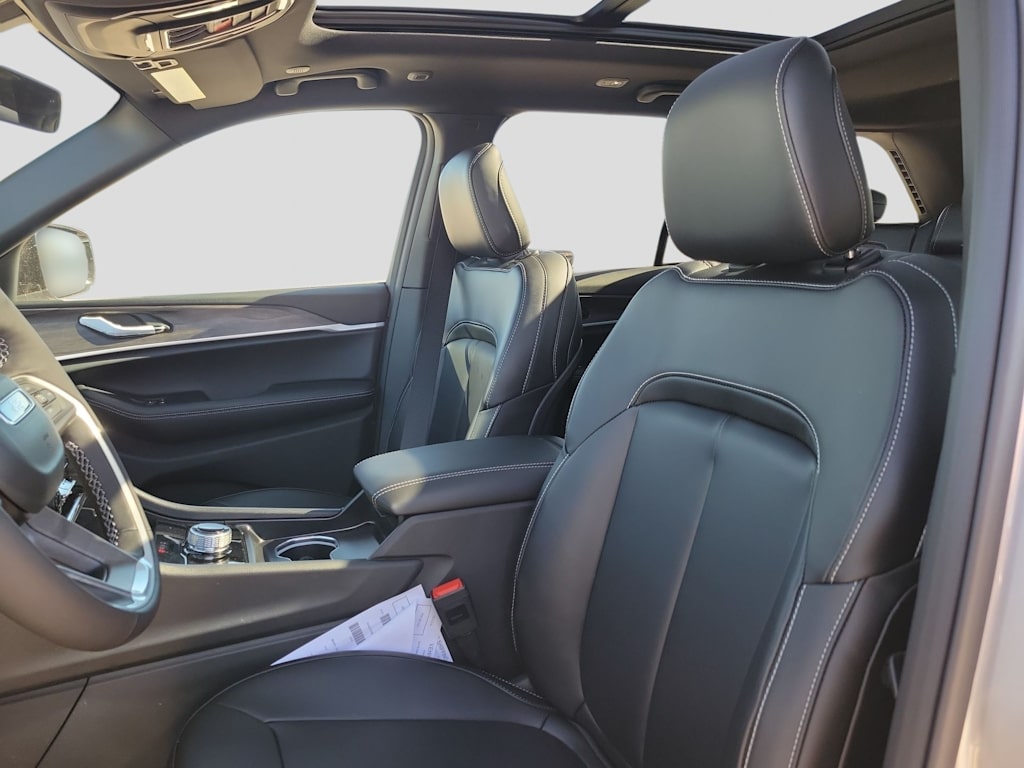 Thumbnail: 2025 Jeep Grand Cherokee - 11