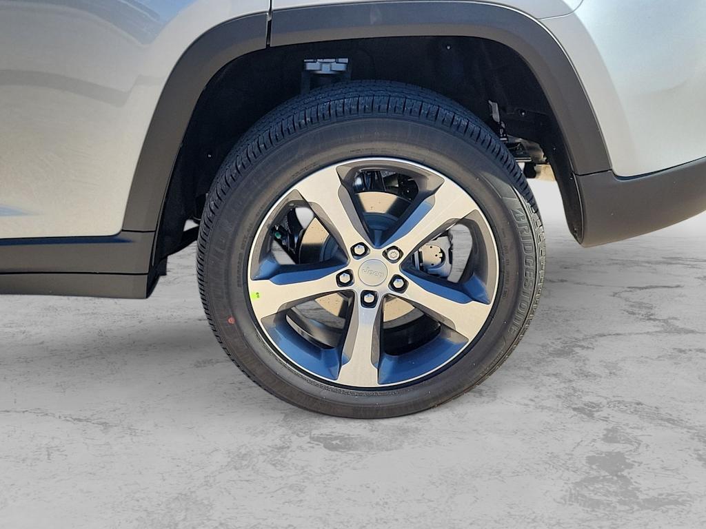 Thumbnail: 2025 Jeep Grand Cherokee - 8