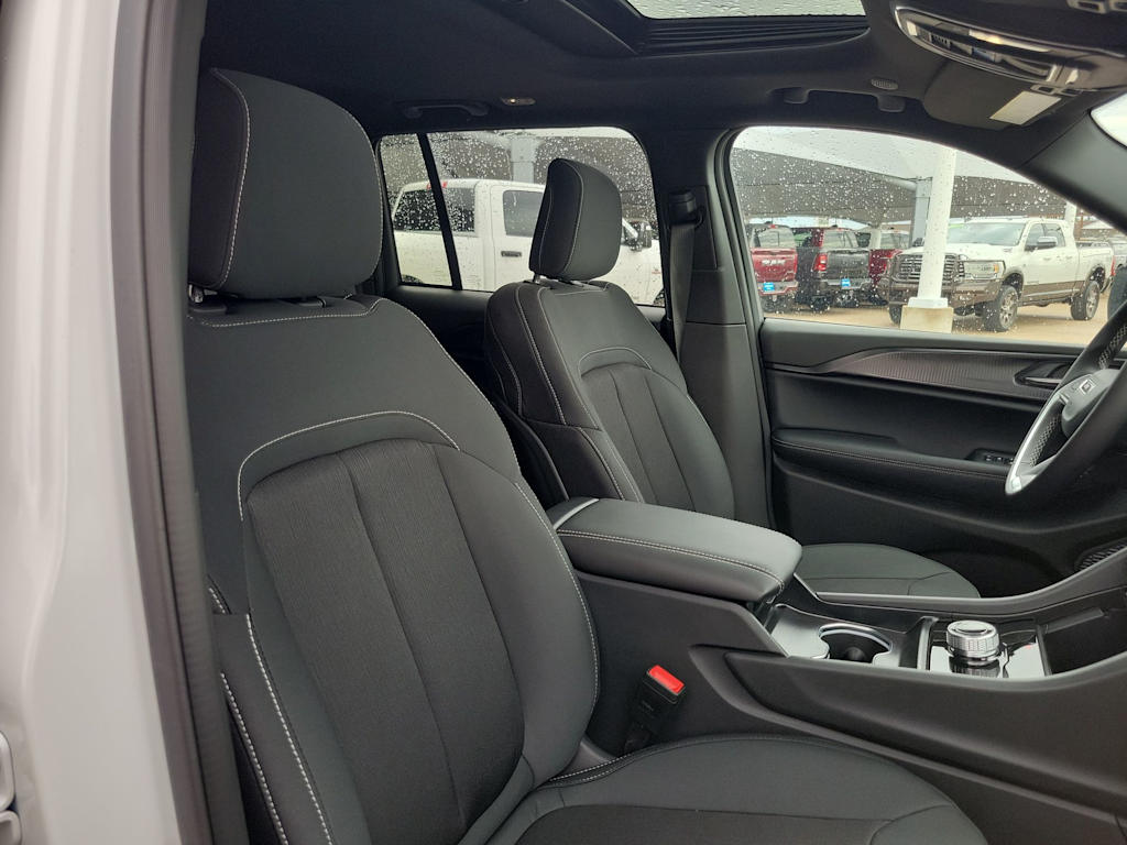 Thumbnail: 2025 Jeep Grand Cherokee - 12