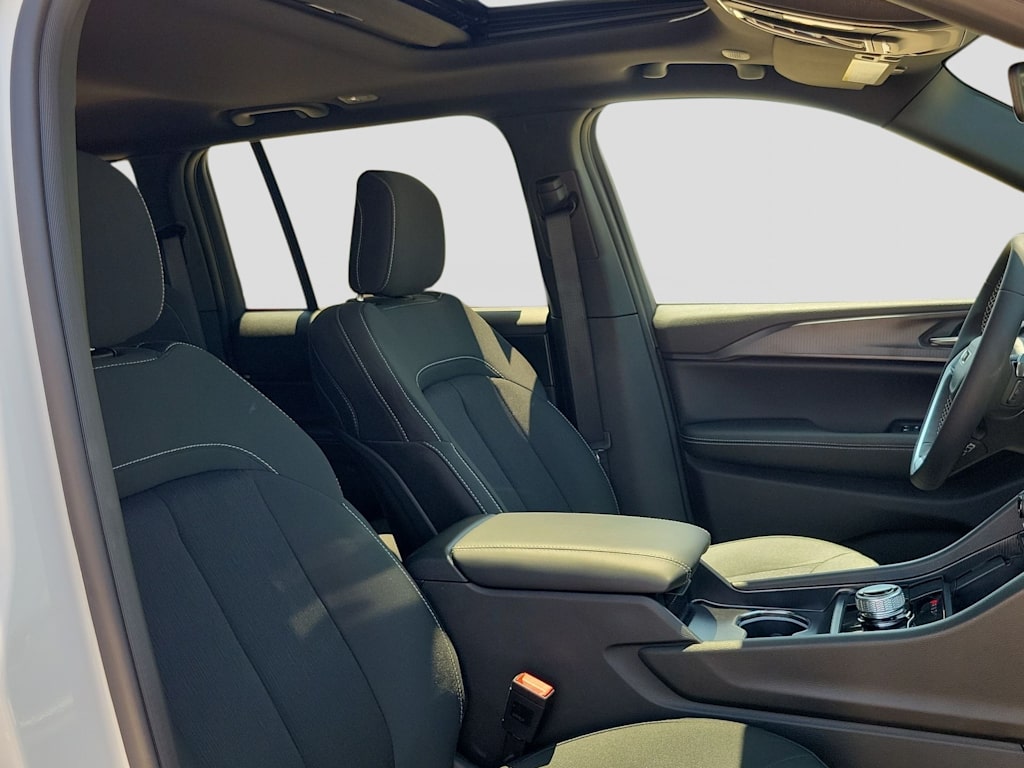 Thumbnail: 2026 Jeep Grand Cherokee - 12