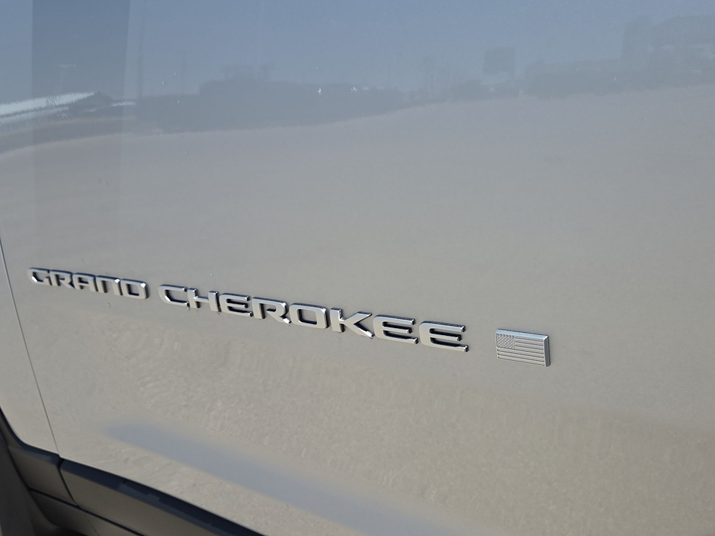 Thumbnail: 2026 Jeep Grand Cherokee - 16