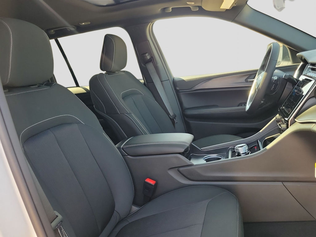 Thumbnail: 2026 Jeep Grand Cherokee - 12