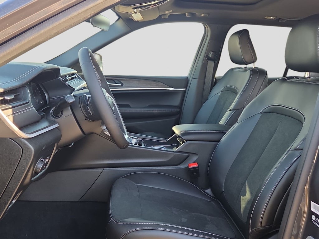 Thumbnail: 2026 Jeep Grand Cherokee - 11