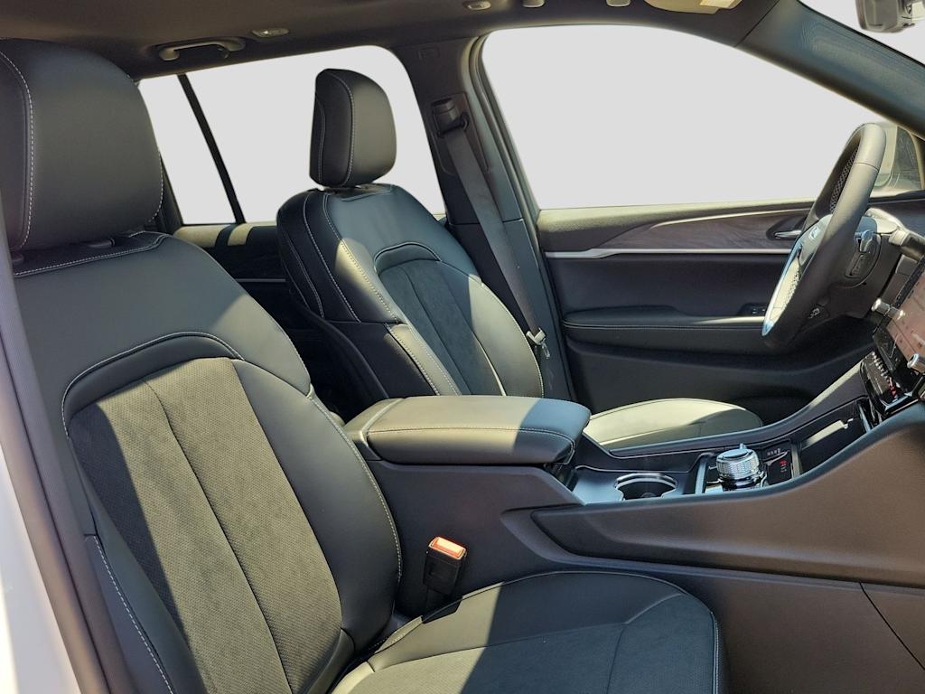 Thumbnail: 2026 Jeep Grand Cherokee - 12