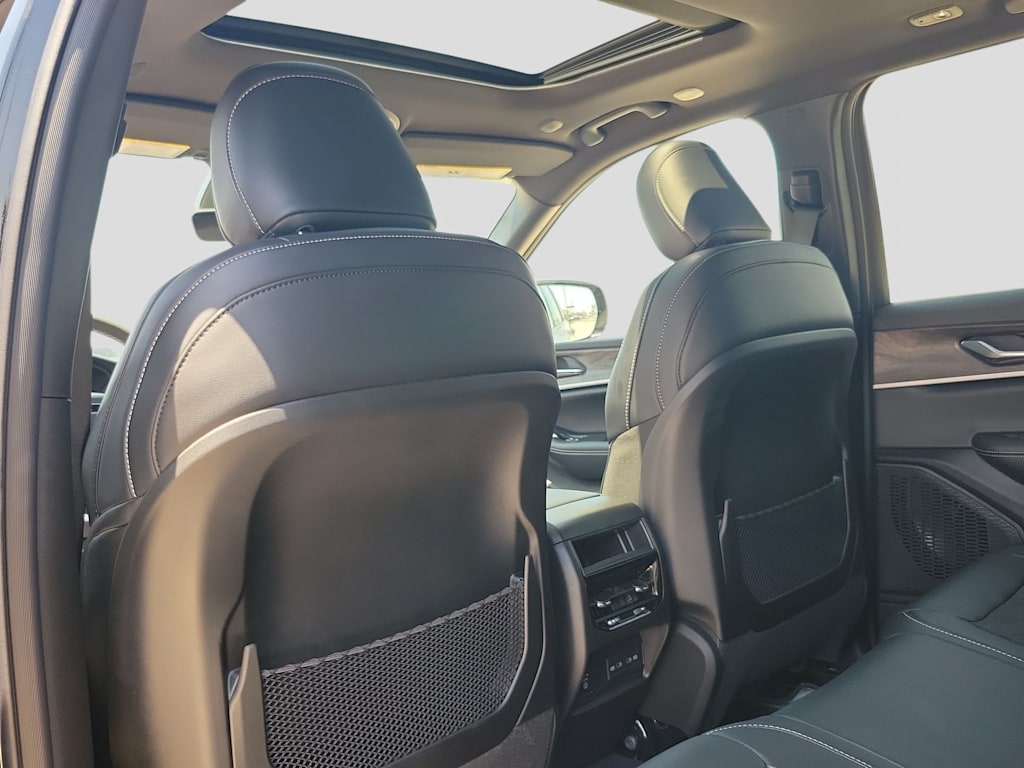 Thumbnail: 2026 Jeep Grand Cherokee - 12