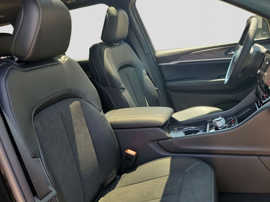 Thumbnail: 2026 Jeep Grand Cherokee - 21