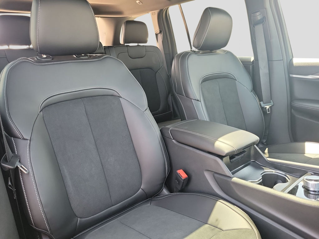 Thumbnail: 2026 Jeep Grand Cherokee - 11