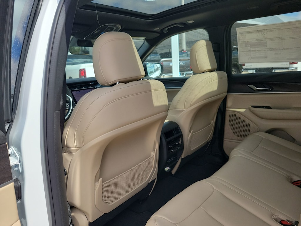 Thumbnail: 2025 Jeep Grand Cherokee - 13