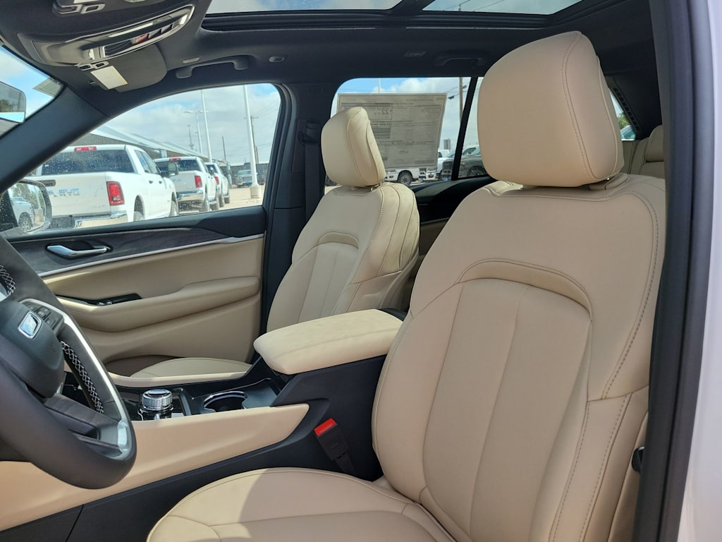 Thumbnail: 2025 Jeep Grand Cherokee - 11