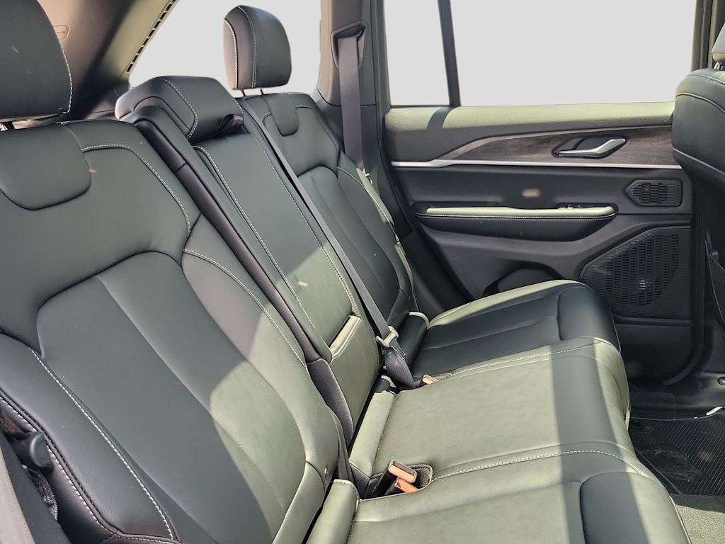 Thumbnail: 2026 Jeep Grand Cherokee - 22