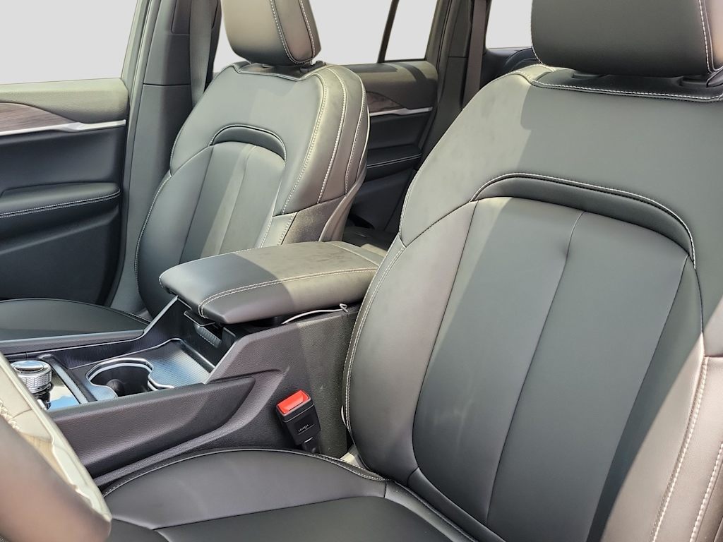 Thumbnail: 2026 Jeep Grand Cherokee - 11