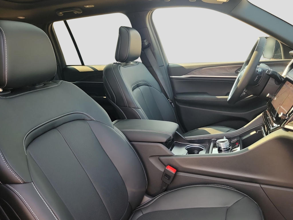 Thumbnail: 2026 Jeep Grand Cherokee - 11