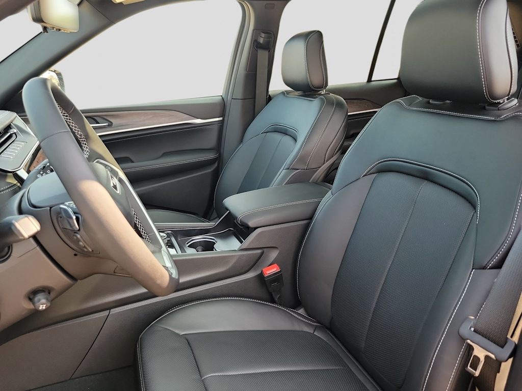 Thumbnail: 2026 Jeep Grand Cherokee - 10