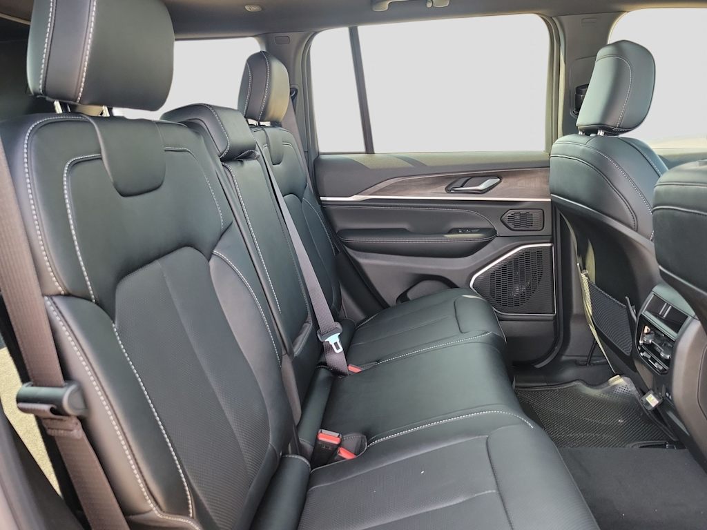 Thumbnail: 2026 Jeep Grand Cherokee - 20
