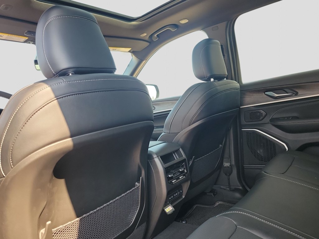 Thumbnail: 2026 Jeep Grand Cherokee - 12