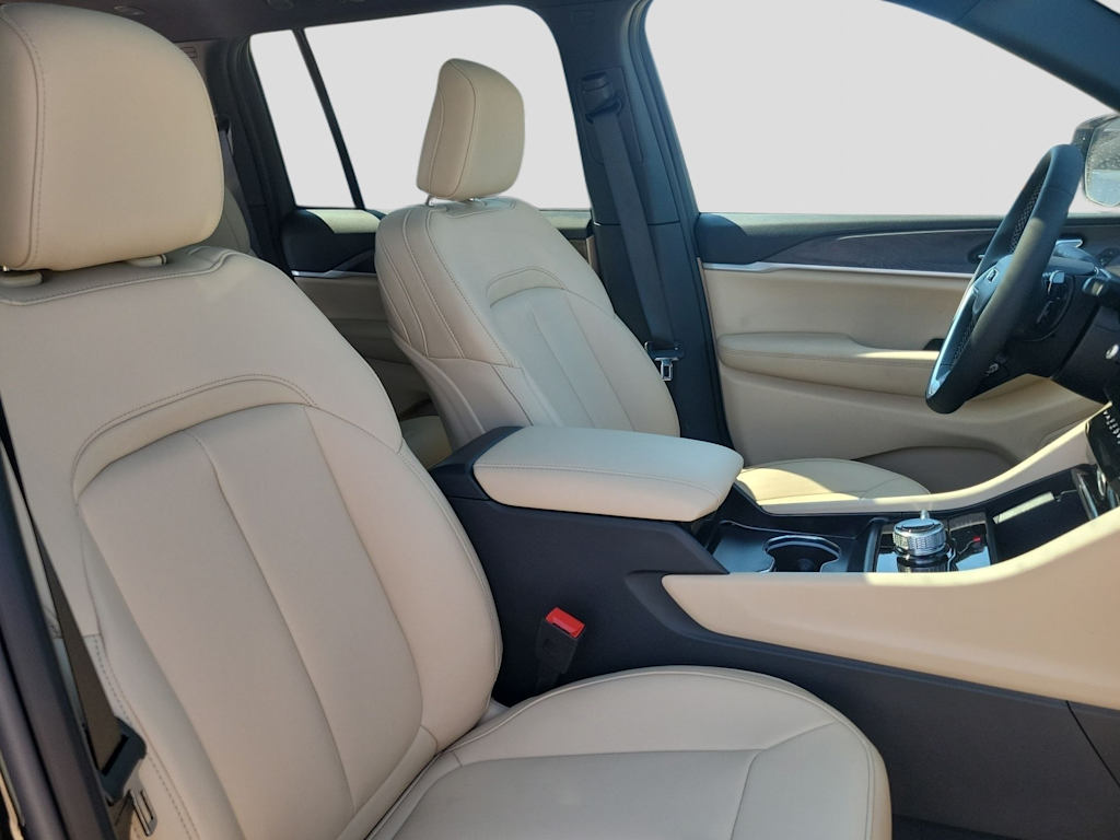 Thumbnail: 2026 Jeep Grand Cherokee - 12