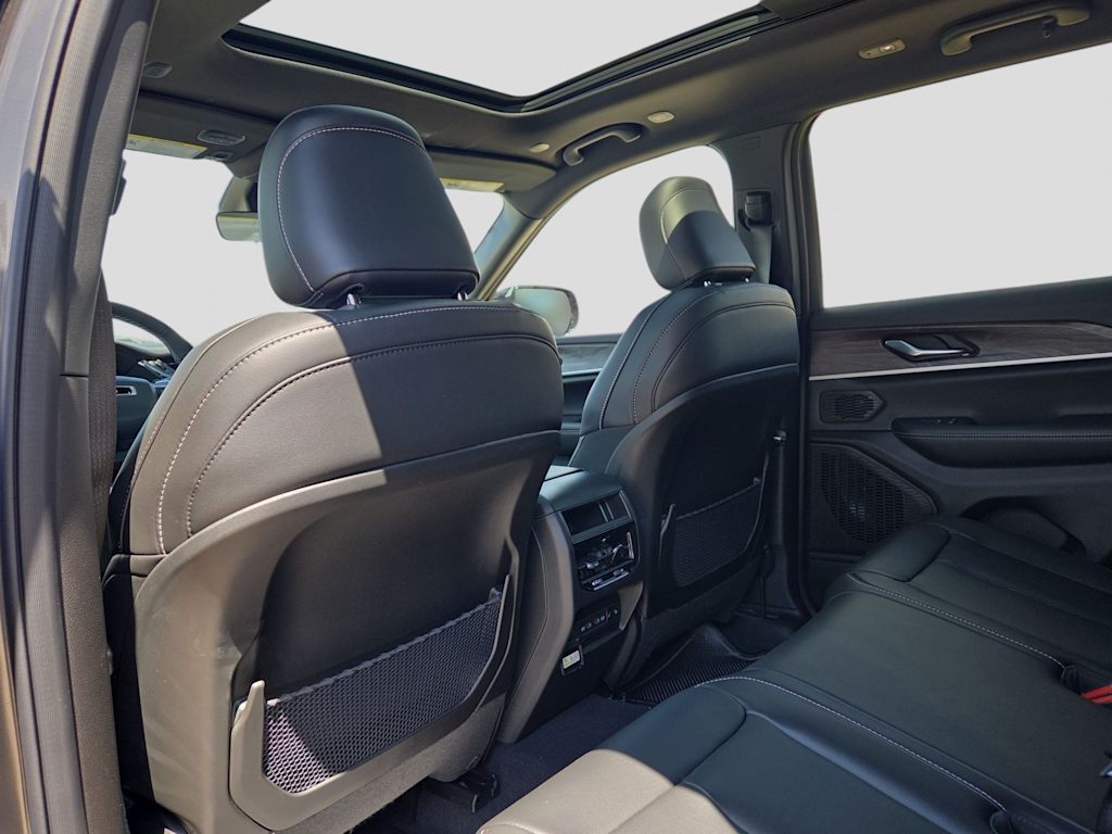 Thumbnail: 2026 Jeep Grand Cherokee - 12