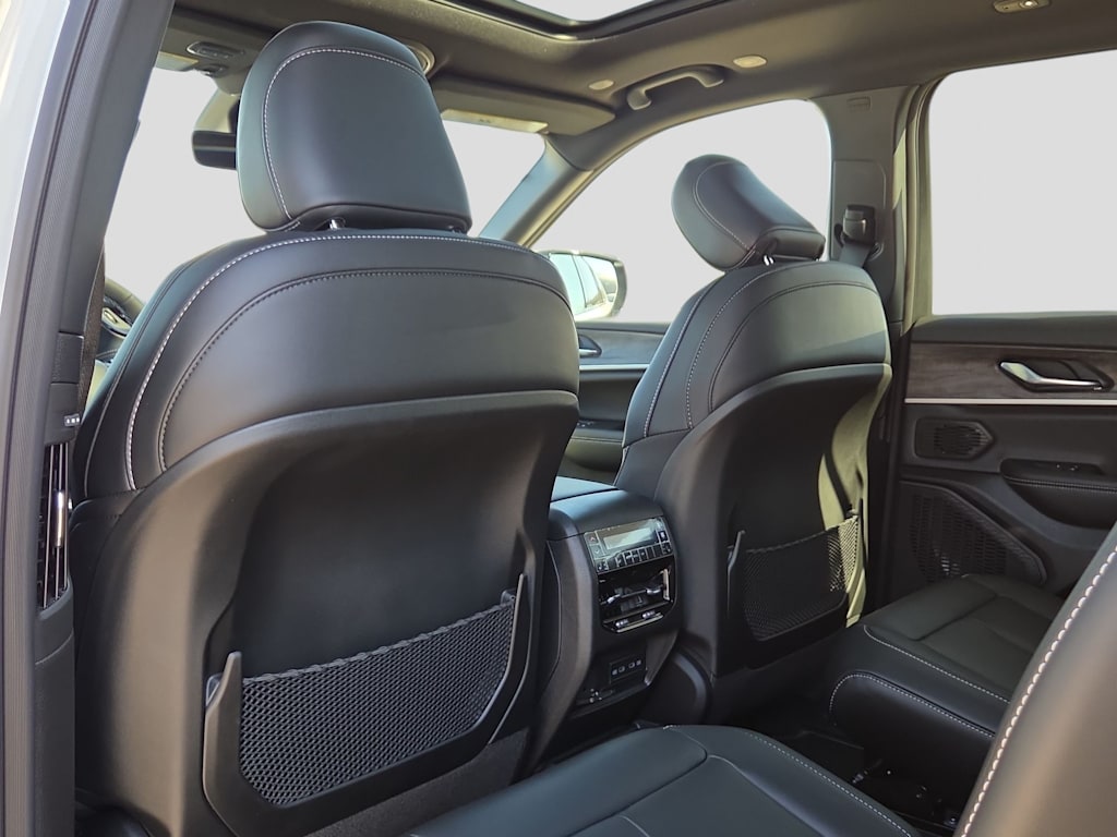 Thumbnail: 2026 Jeep Grand Cherokee - 12