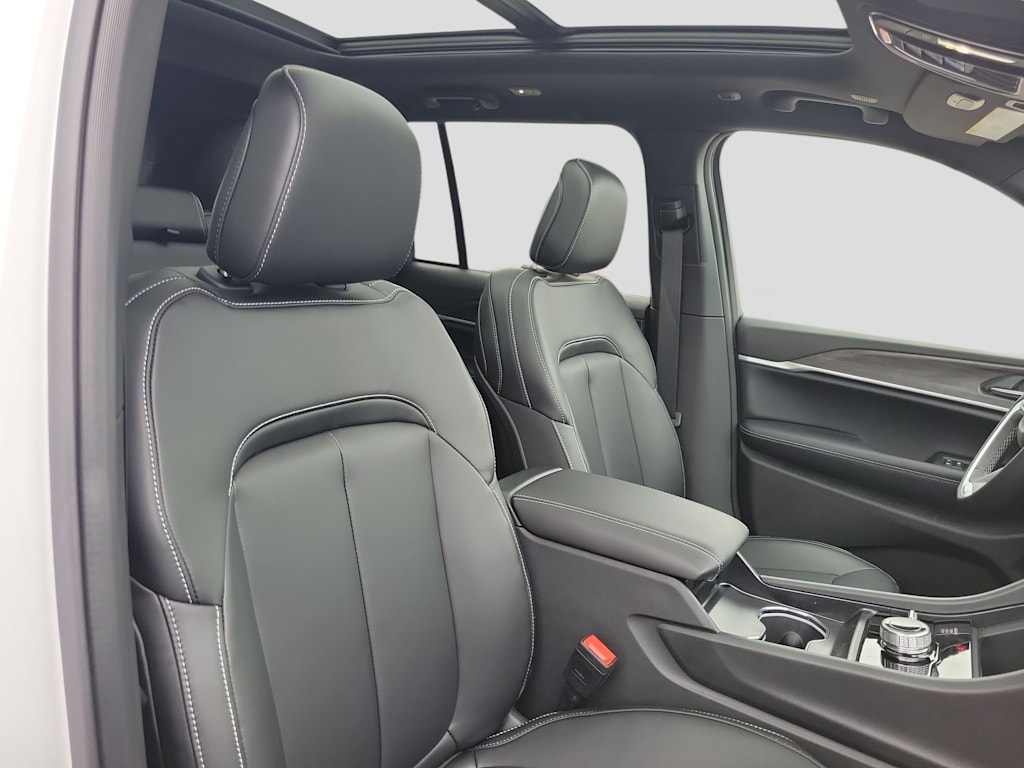 Thumbnail: 2026 Jeep Grand Cherokee - 12