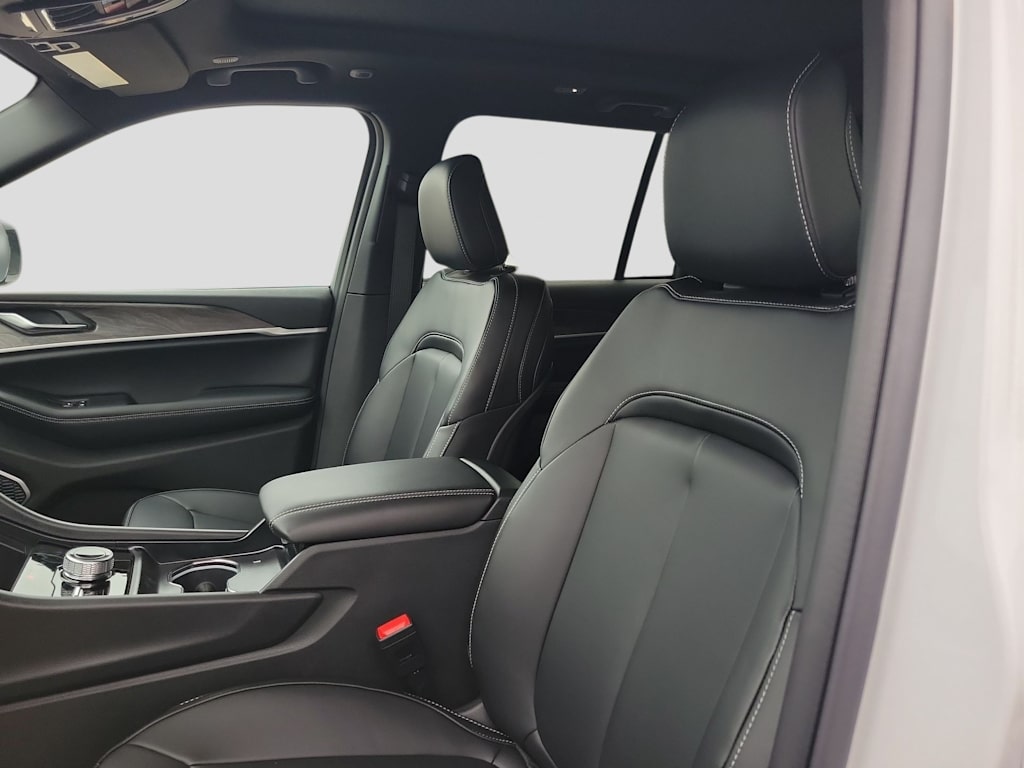 Thumbnail: 2026 Jeep Grand Cherokee - 11
