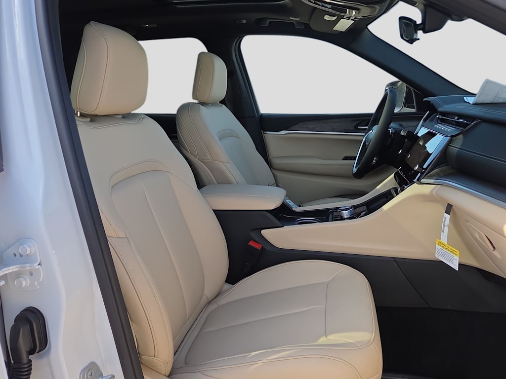Thumbnail: 2026 Jeep Grand Cherokee - 11