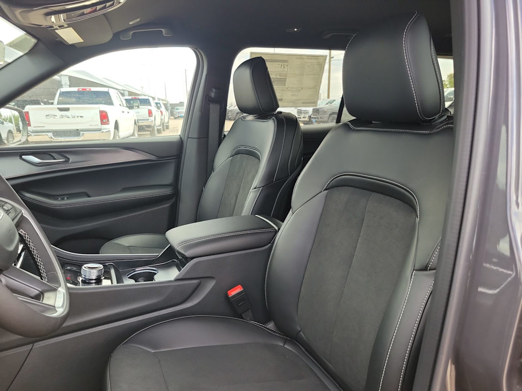 Thumbnail: 2025 Jeep Grand Cherokee L - 11