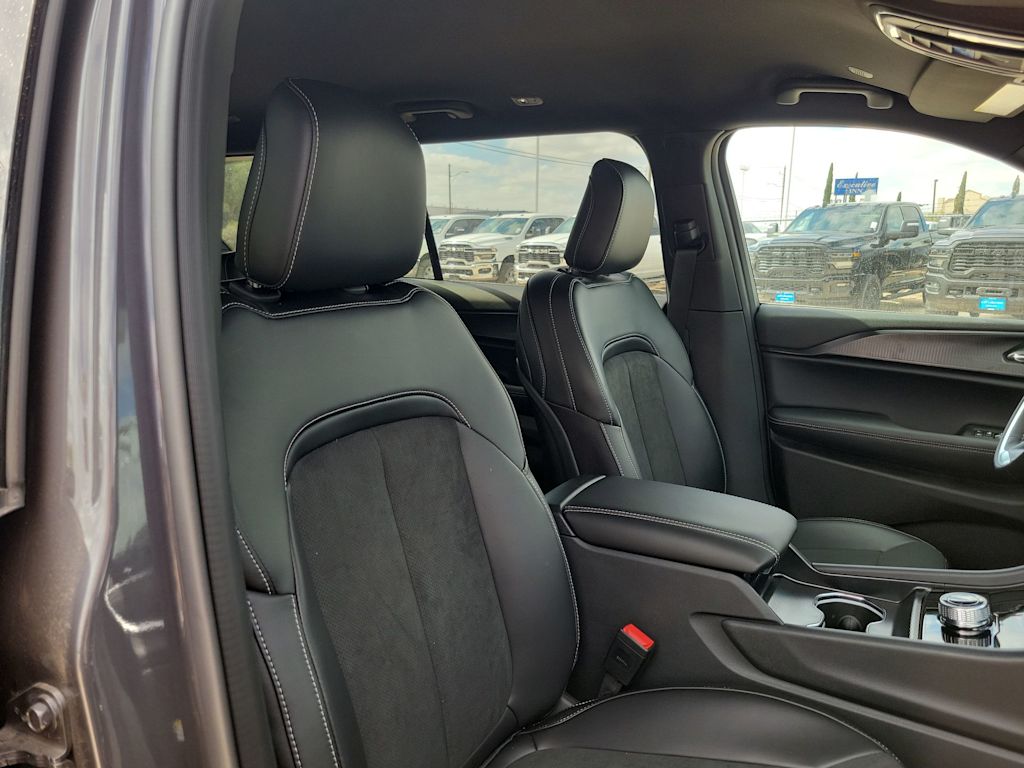 Thumbnail: 2025 Jeep Grand Cherokee L - 12