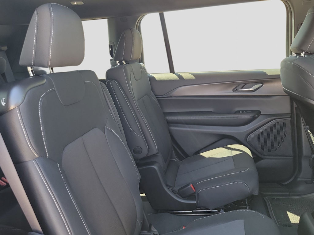 Thumbnail: 2026 Jeep Grand Cherokee L - 23