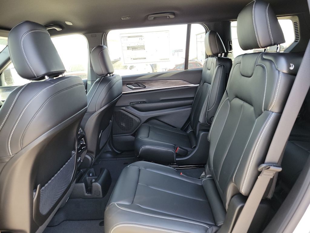 2025 Jeep Grand Cherokee L Limited Edition 17