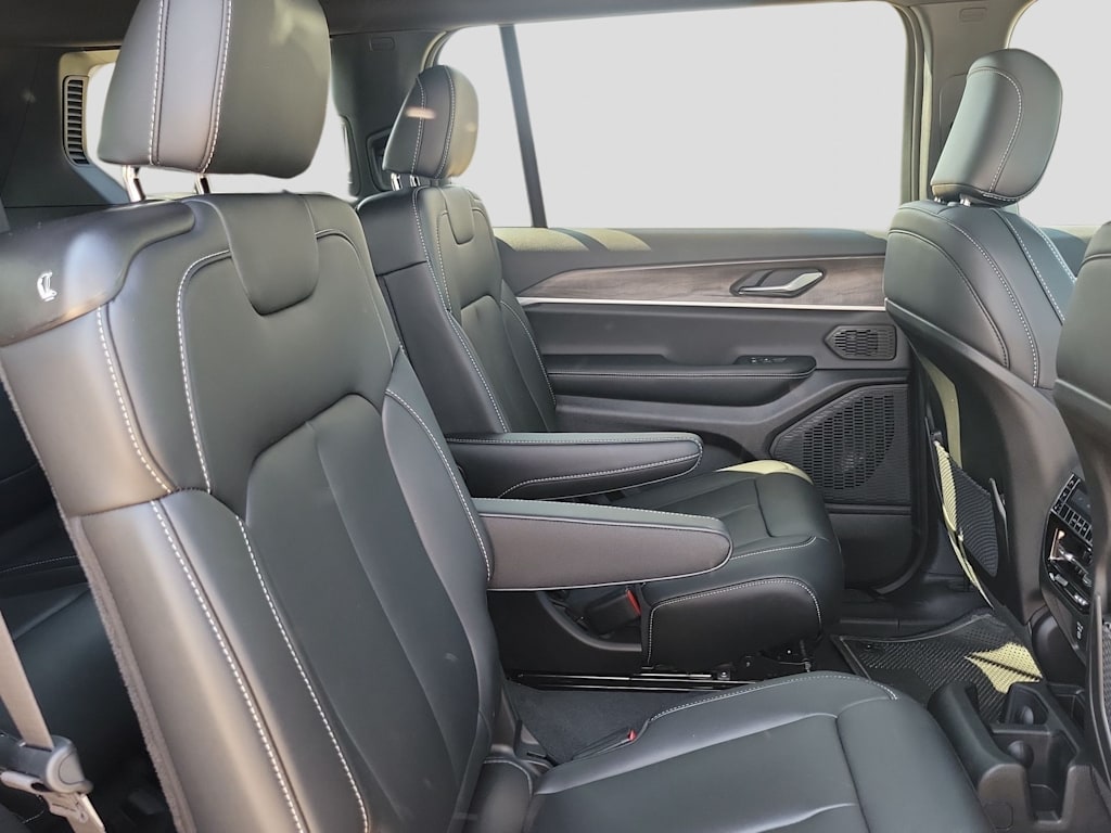 Thumbnail: 2026 Jeep Grand Cherokee L - 21