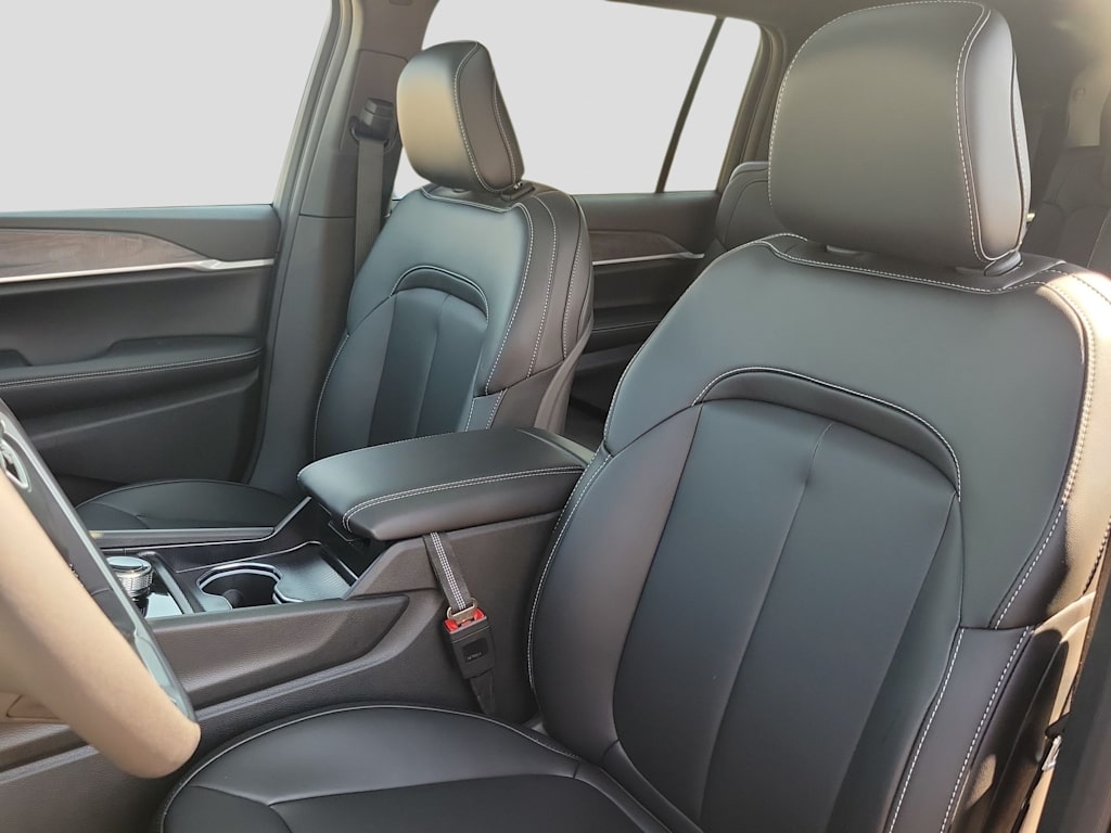 Thumbnail: 2026 Jeep Grand Cherokee L - 11