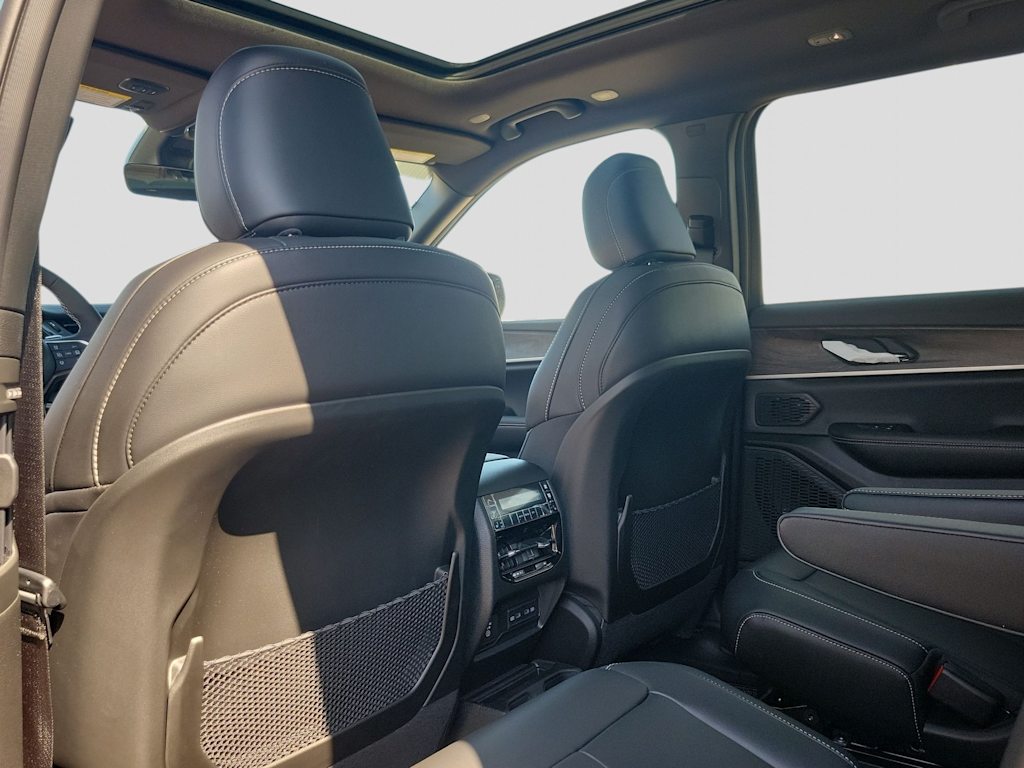 Thumbnail: 2026 Jeep Grand Cherokee L - 13